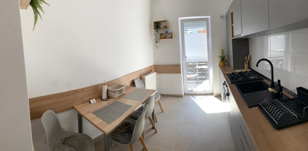 Deea H24 Apartment Risnov Exterior photo